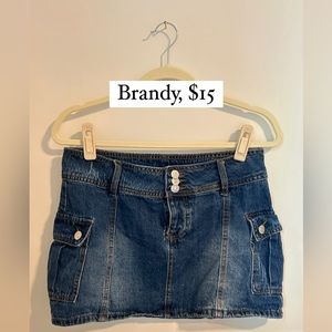 Low rise denim cargo mini skirt